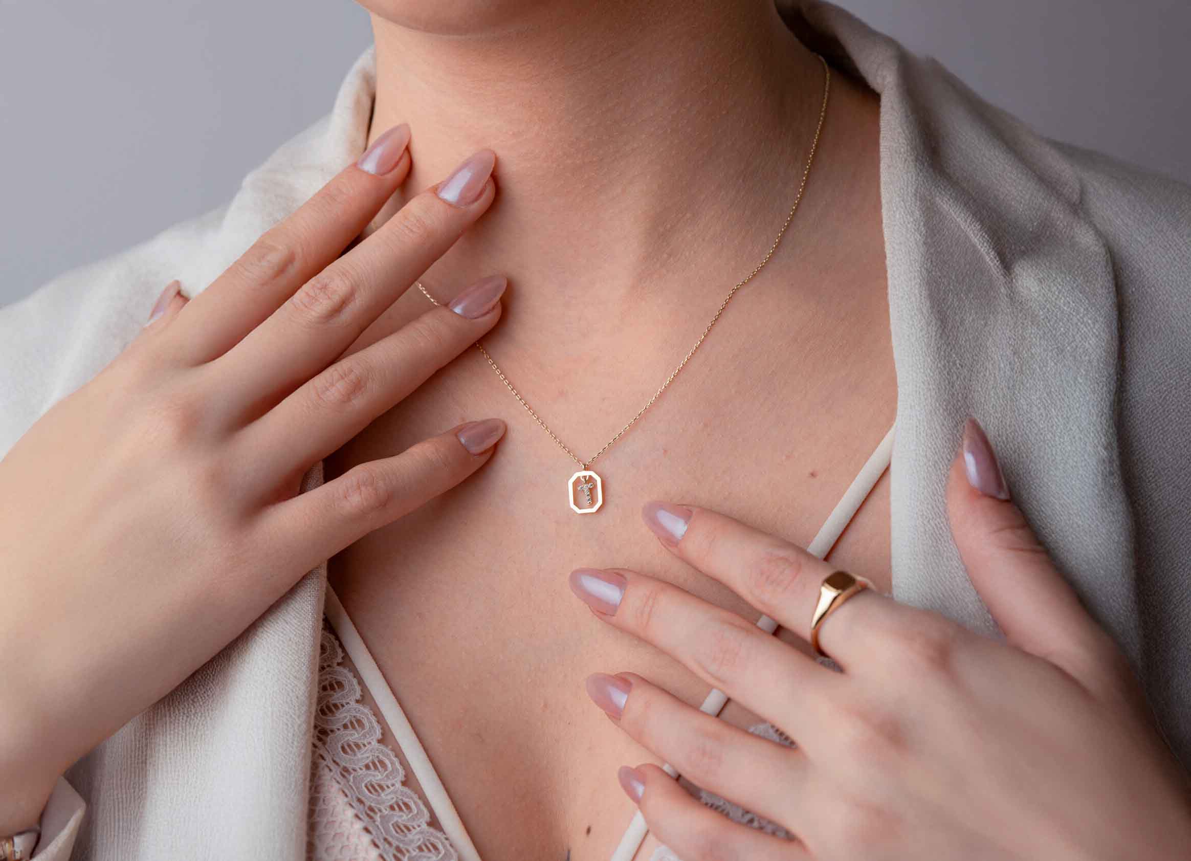 Harf Kolye Ne Anlama Gelir? Harf Kolye Modası